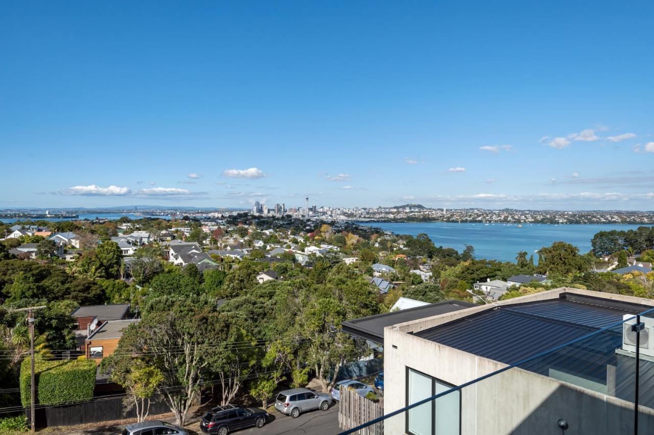 Fernz Motel & Apartments Birkenhead Auckland Eksteriør bilde View of the Hauraki Gulf from Albany