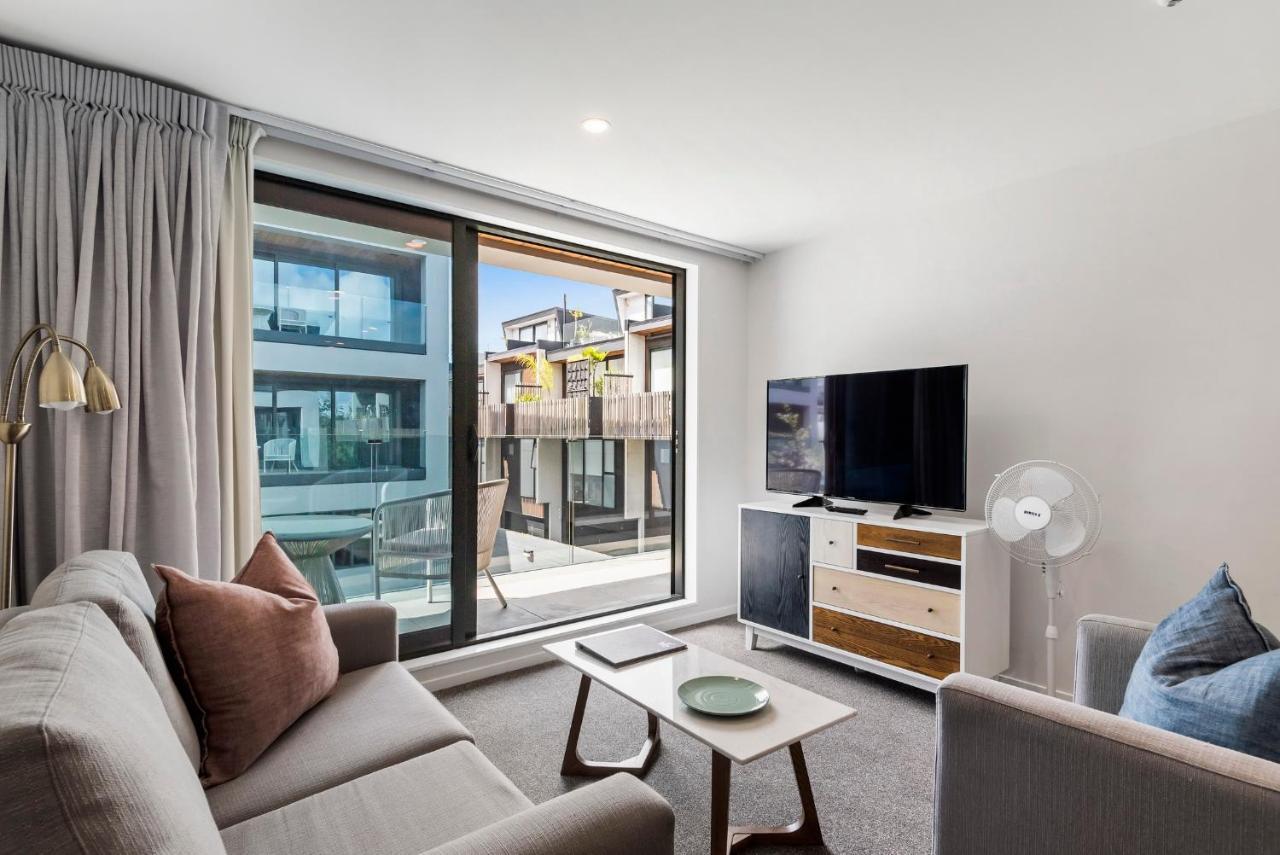 Fernz Motel & Apartments Birkenhead Auckland Eksteriør bilde A living room in a typical apartment