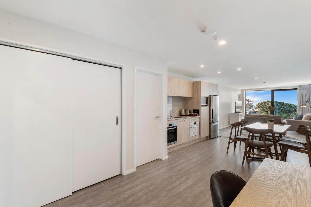 Fernz Motel & Apartments Birkenhead Auckland Eksteriør bilde A sliding door