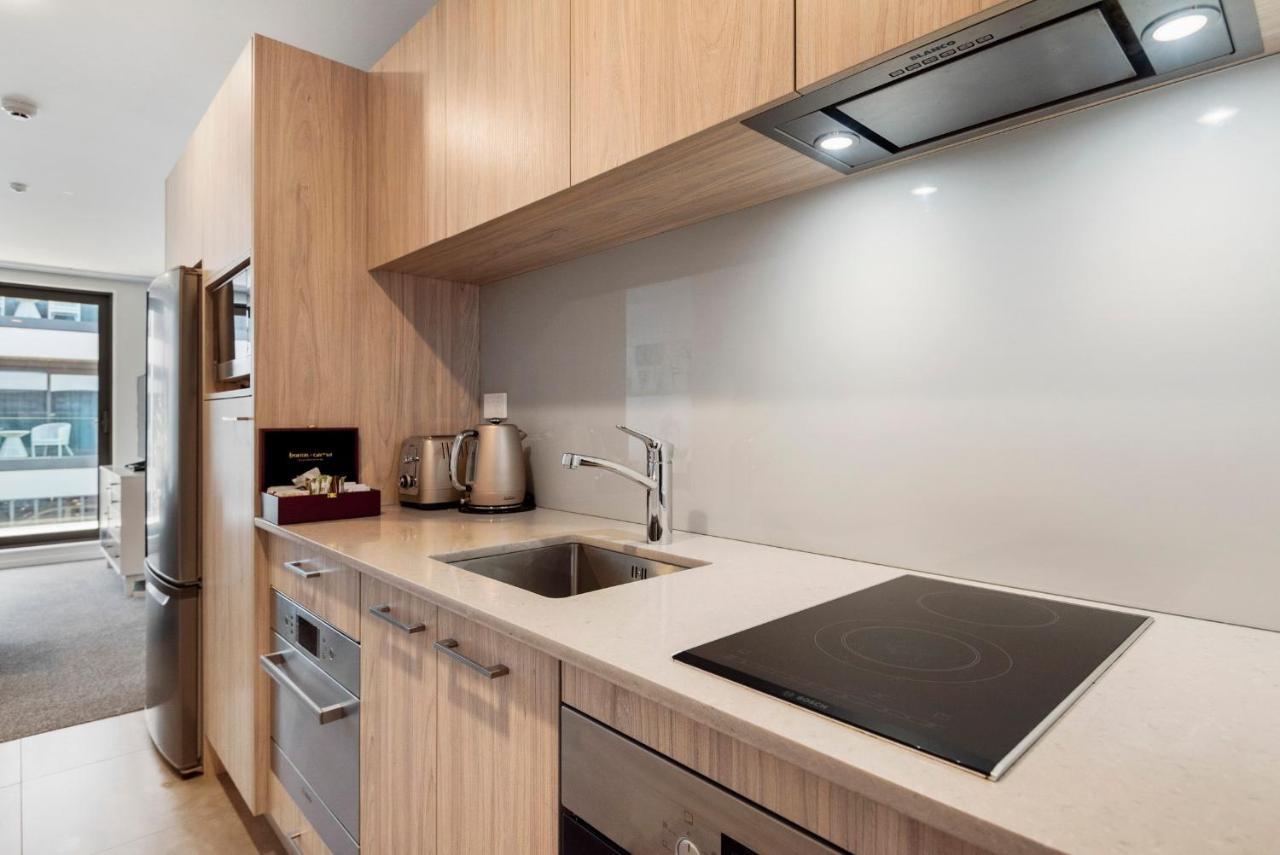 Fernz Motel & Apartments Birkenhead Auckland Eksteriør bilde A modern kitchen